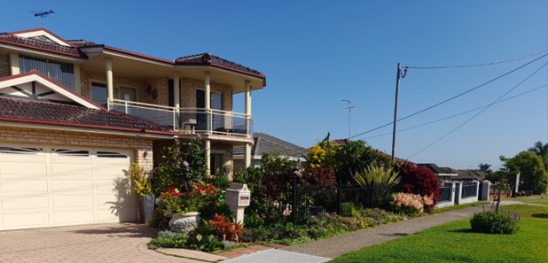 Beautifully landscaped garden by Dolores Meilak from Greystanes, a finalist in the 2024 Sydney Royal Spring Garden Competition, showcasing lush greenery and vibrant flowers.