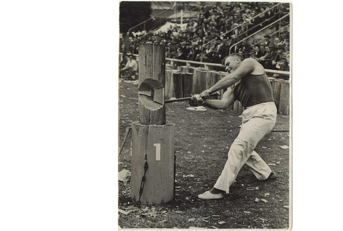 Woodchopping 1948 - Photo