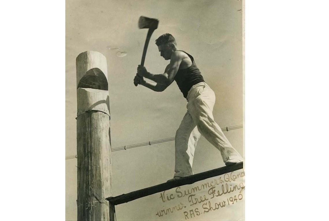 Woodchopping 1940 - Photo